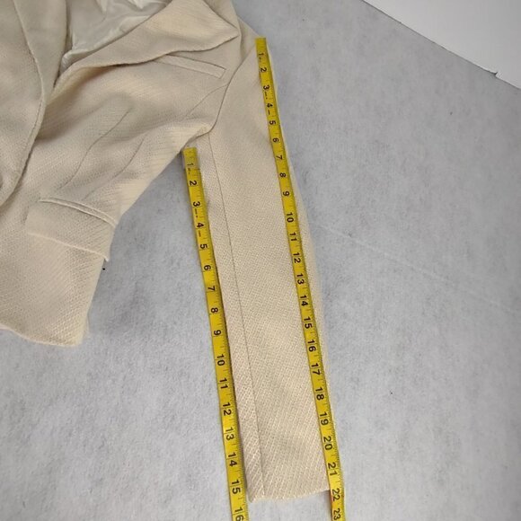 BCBGMaxAzria 100% Wool Cream One Button Blazer With Faux Pockets. Size 2 - Picture 9 of 12
